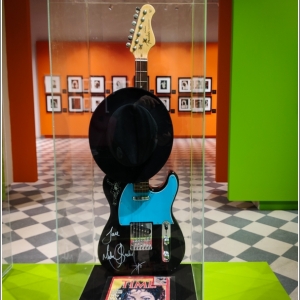 PALP Pontedera A. Warhol  Music: Michael Jackson guitar