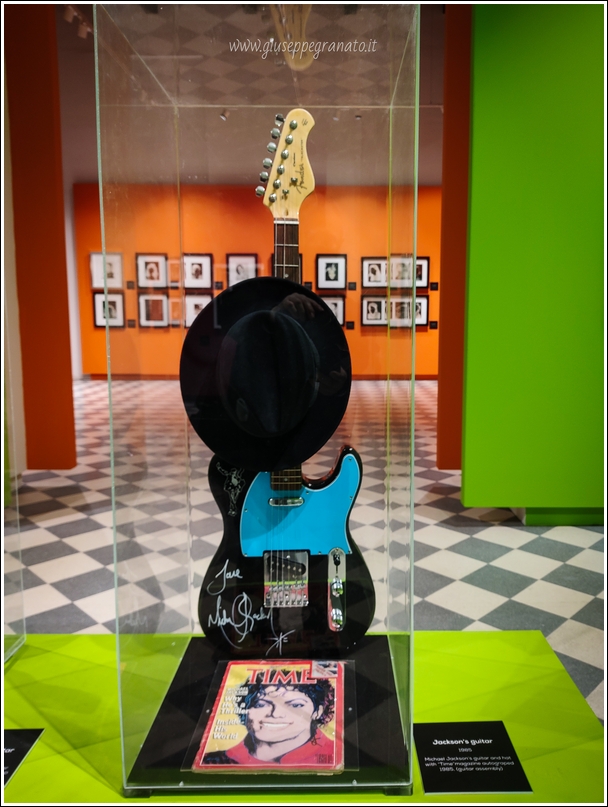 PALP Pontedera A. Warhol  Music: Michael Jackson guitar