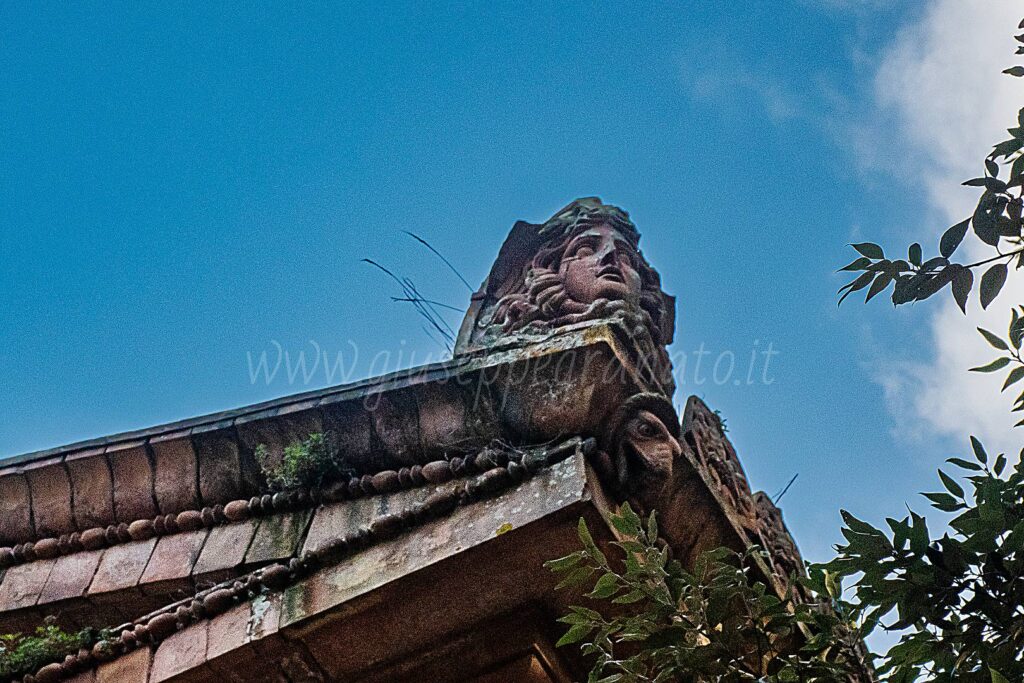 tempio Minerva Medica-la Gorgone e gargoyle