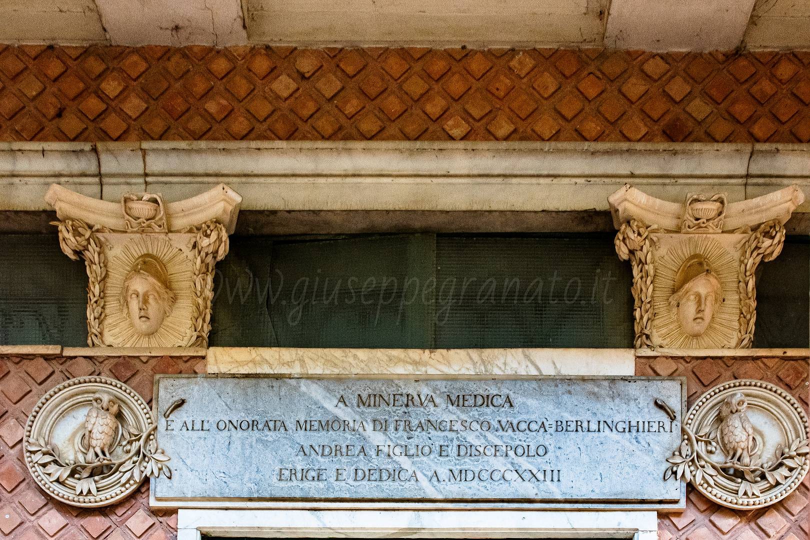 tempio Minerva Medica-lapide di dedica a Francesco Vaccà-Berlinghieri