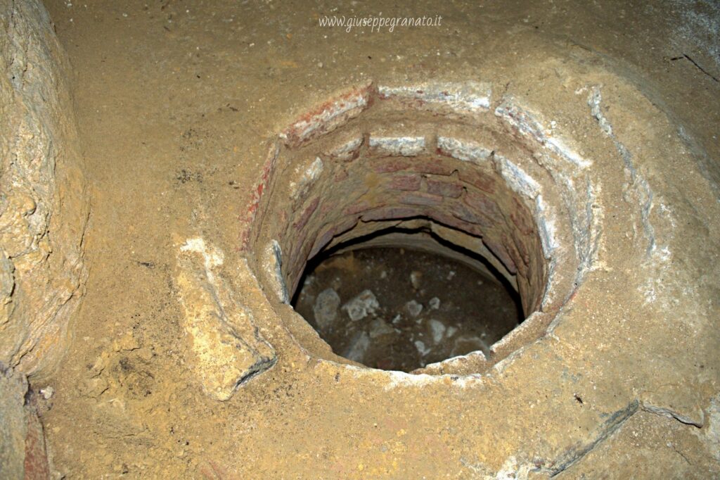 Fossa per granaio medioevale nel sotterraneo