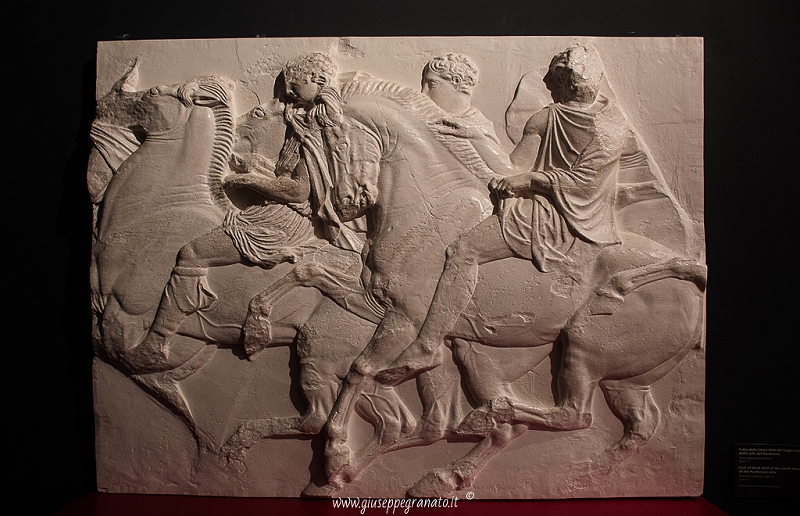 Calco della lastra XLWI del fregio nord della cella del Partenone, gesso alabastrino